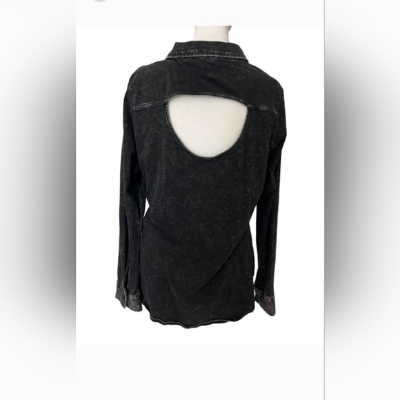 Rock & Republic Button Down Shirt - Picture 2 of 4